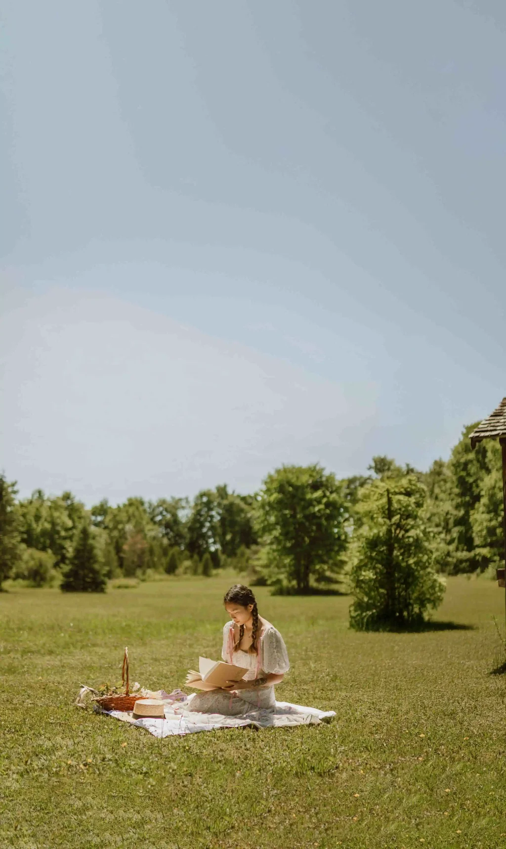 Girl reading a book at Wren's Hollow - Townhomes for rent in Pooler